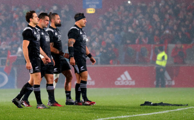 Ash Dixon lays down a jersey in tribute to Munster's Anthony Foley