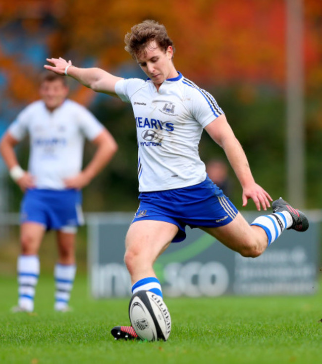 Tomas Quinlan kicks a penalty