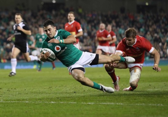 Tiernan OÕHalloran scores a try