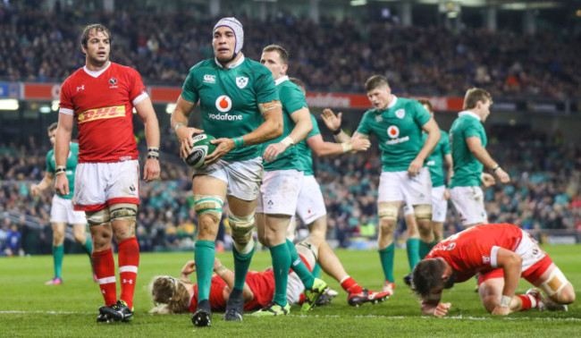 Ultan Dillane scores his sides fifth try