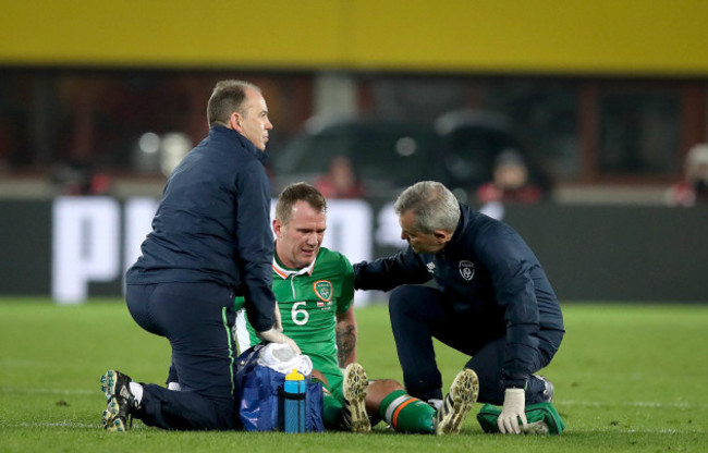 Glenn Whelan recieves treatment