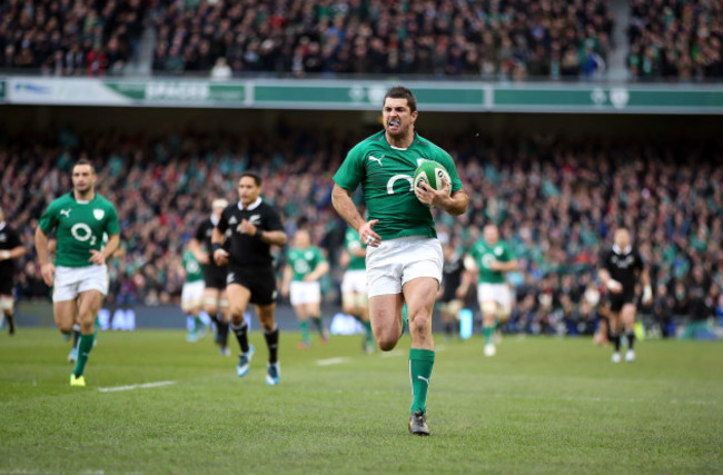 Rob Kearney scores a try