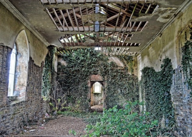 Inside_Dromiskin_Old_Church