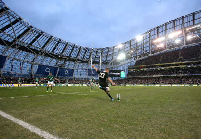 Aaron Cruden misses his first kick to win the game