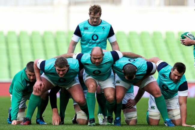 A view of the Irish team scrum training
