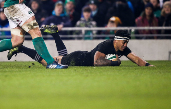 Malakai Fekitoa scoring a try 19/11//2016