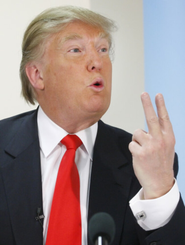 Trump flies in to discuss luxury resort