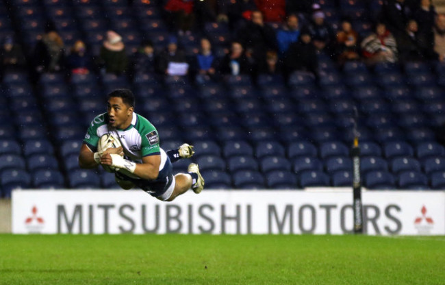 Bundee Aki scores a try