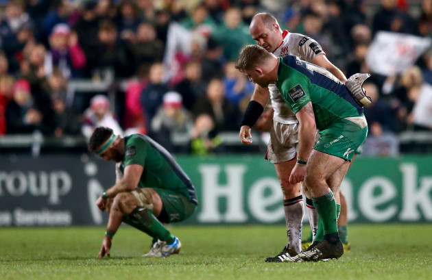 Rory Best consoles Finlay Bealham