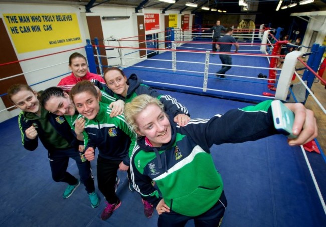 Michaela Walsh, Kelly Harrington, Katie Taylor, Grainne Walsh, Ceire Smith and Christina Desmond take a selfie