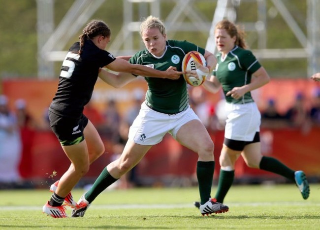 Niamh Briggs tackled by Selica Winiata