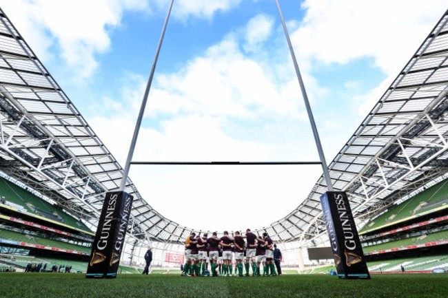 Ireland team huddle