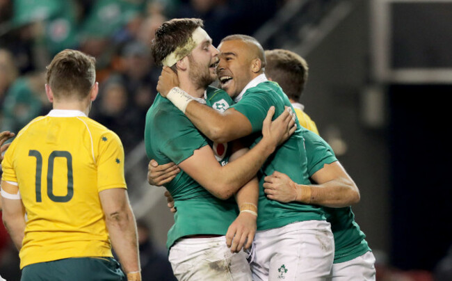 Simon Zebo celebrates with try scorer Iain Henderson