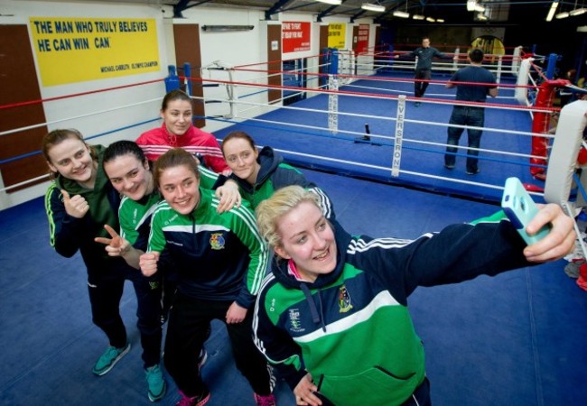 Michaela Walsh, Kelly Harrington, Katie Taylor, Grainne Walsh, Ceire Smith and Christina Desmond take a selfie