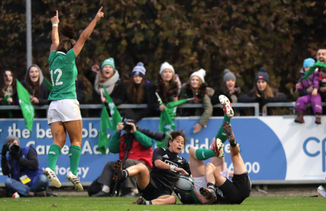 Sene Naoupu celebrates Niamh Kavanagh's late try