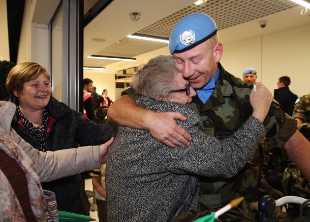 Troops return to Dublin airport