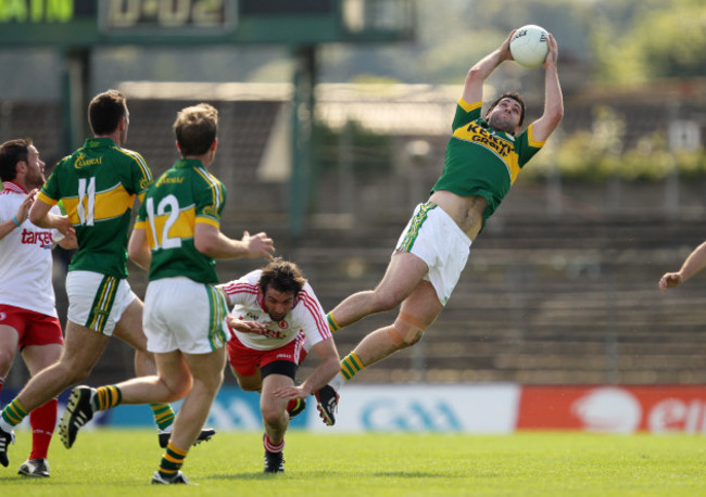 Bryan Sheehan catches a high ball