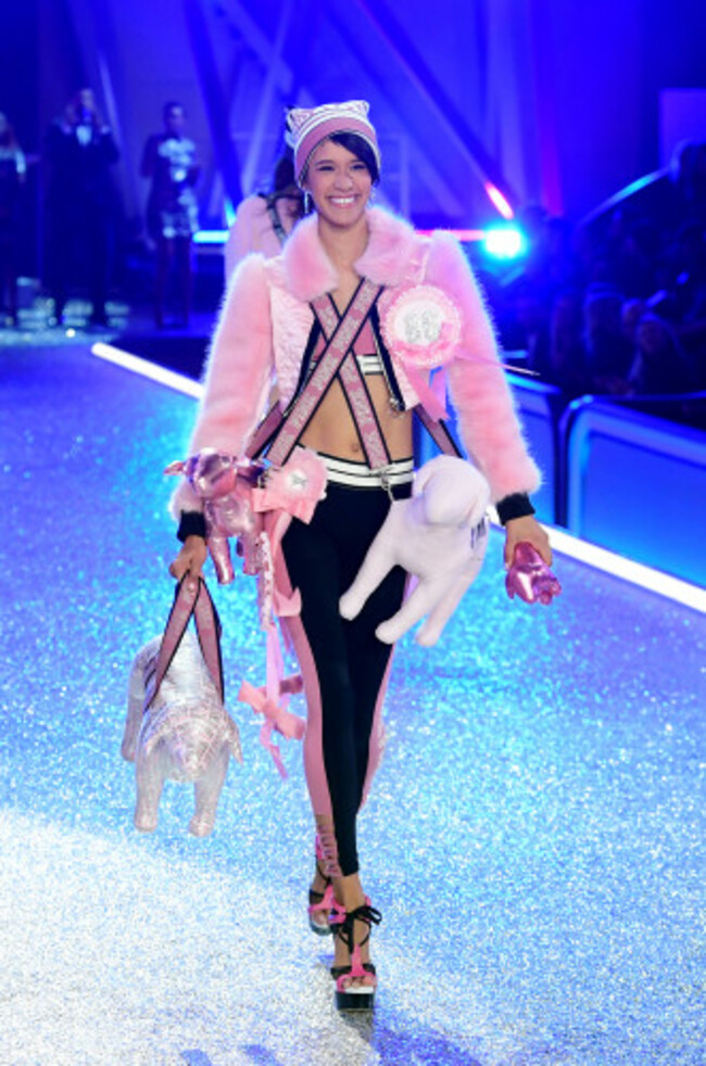 Victoria's Secret Fashion Show 2016 - Runway - Paris