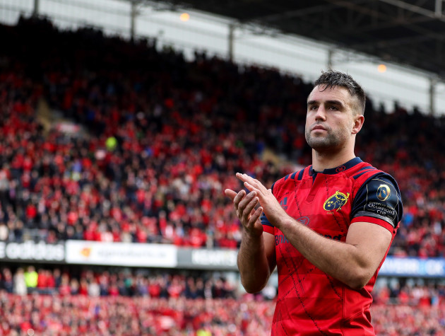 Conor Murray applauds the crowd 22/10//2016