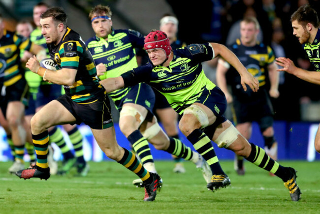 JJ Hanrahan tackled by Josh van der Flier