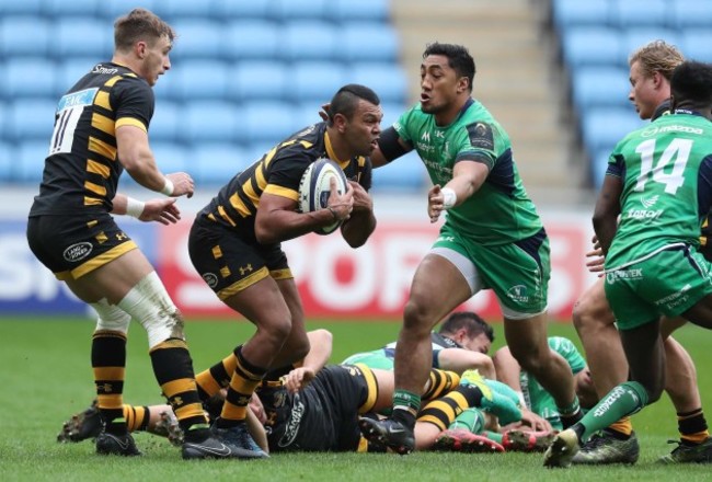 Kurtley Beale is tackled by Bundee Aki