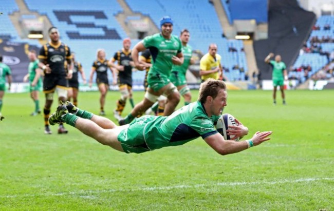 Kieran Marmion scores a try