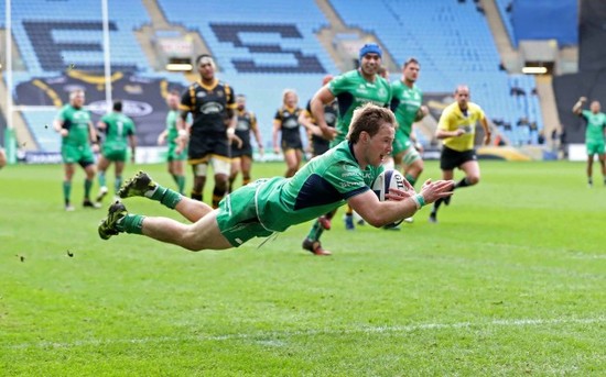 Kieran Marmion scores a try