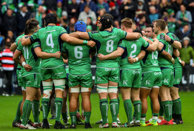 The Connacht team huddle