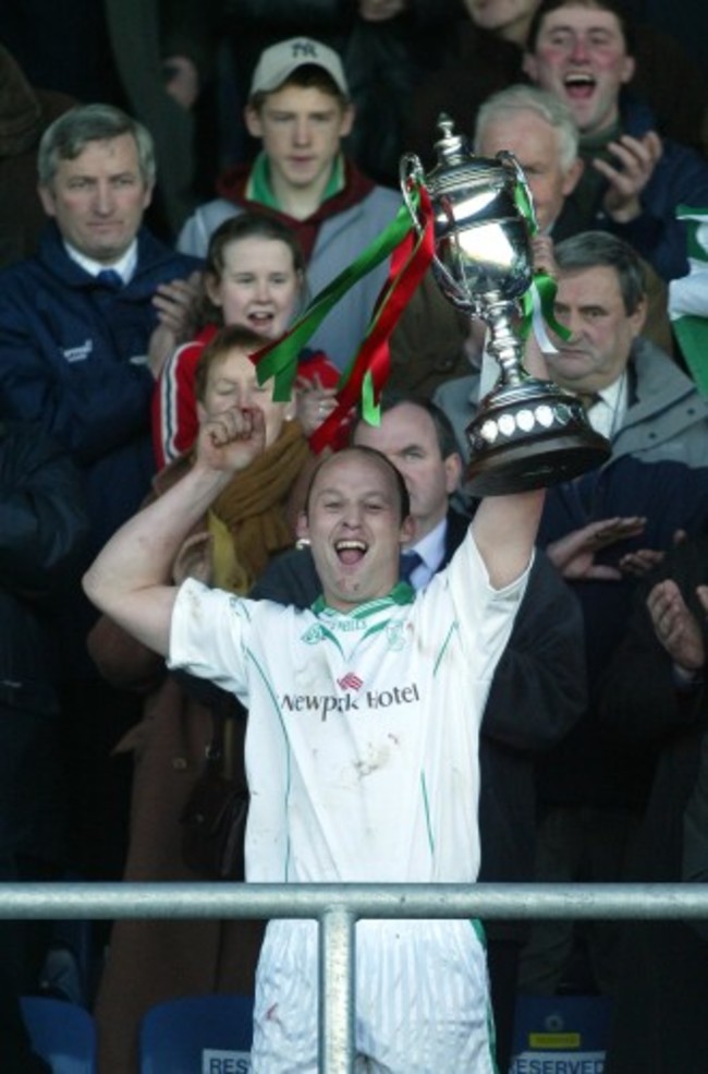 Andy Comerford lifts the cup 30/11/2003