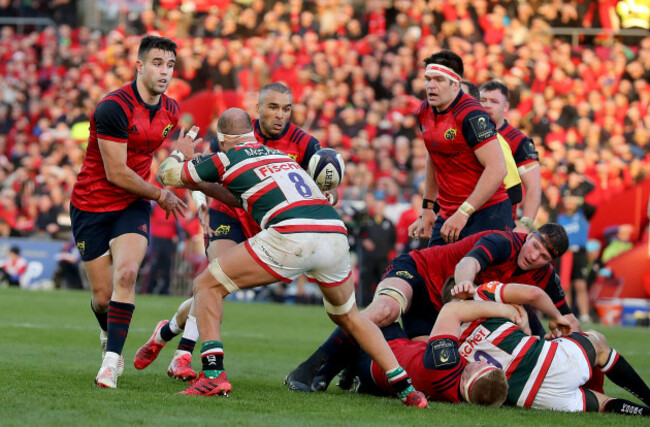 Simon Zebo breaks to score their first try after an offload from Conor Murray