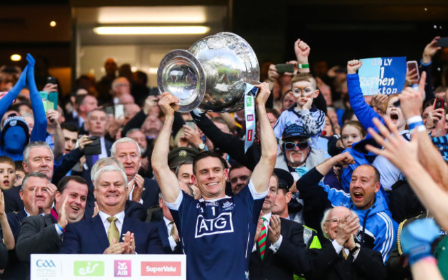 Stephen Cluxton lifts the Sam Maguire