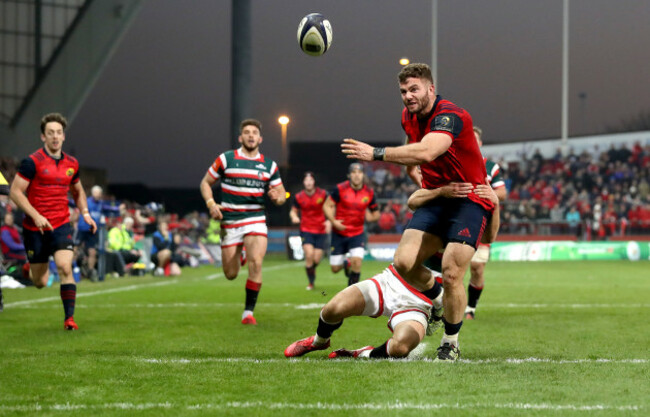 Munster are given a penalty try after a late tackle by George Worth on Jaco Taute