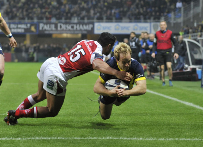 Nick Abendanon scores a try