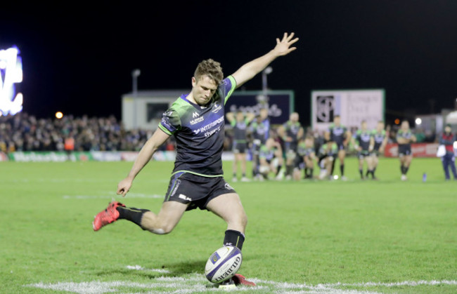 Jack Carty kicks the winning conversion