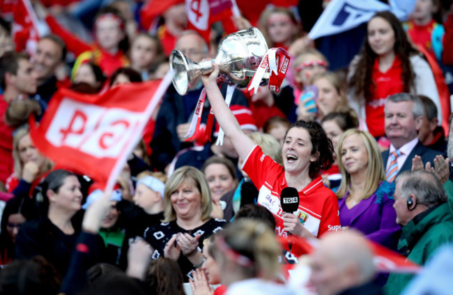 Ciara O'Sullivan lifts the trophy