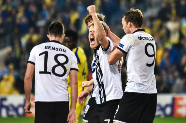 Daryl Horgan celebrates their goal with David McMillan and Robbie Benson