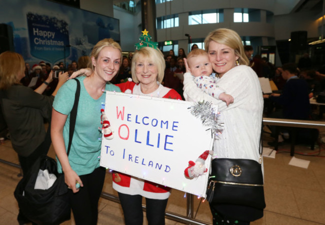 22/12/2016 People coming home for Christmas at Dub