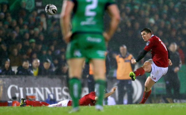 Ian Keatley kicks a penalty