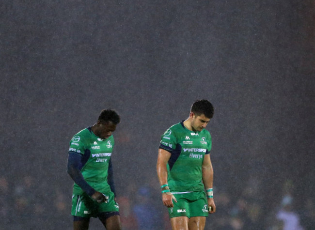 Niyi Adeolokun and Tiernan O’Halloran in the rain