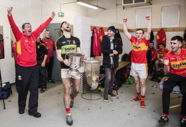 Rory Byrne bring the trophy into the changing room to celebrate