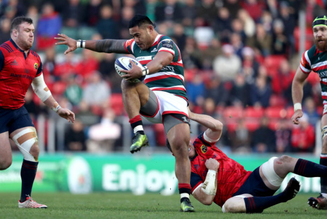 Peter O'Mahony tackles Manu Tuilagi