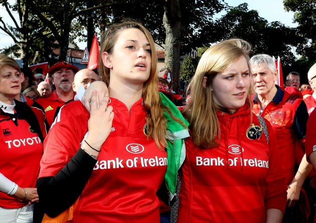 Munster fans gather to pay tribute to Anthony Foley the Munster head coach who passed away during the night