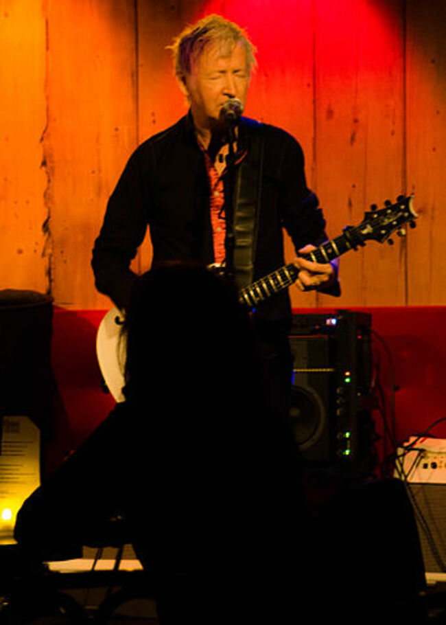 343px-GerryLeonardLive