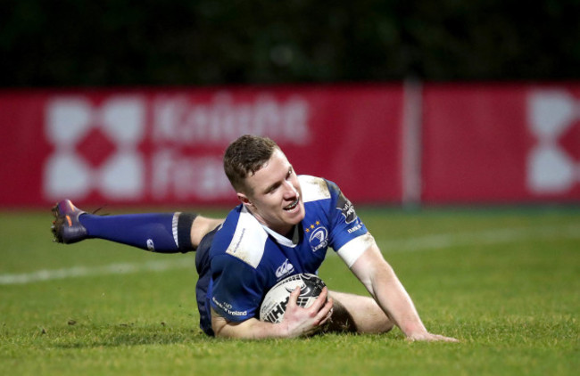 Rory O’Loughlin scores a try