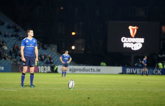 Johnny Sexton lines up his conversion