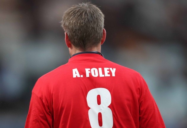 Ronan O'Gara wearing an Anthony Foley t-shirt during the warm up