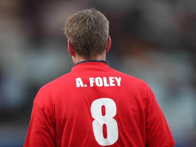 Ronan O'Gara wearing an Anthony Foley t-shirt during the warm up