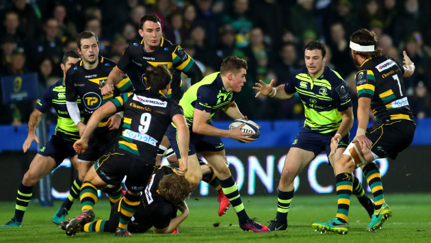 Garry Ringrose supported by Robbie Henshaw