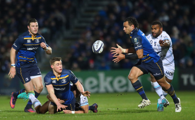 Garry Ringrose offloads to Isa Nacewa as he is supported by Robbie Henshaw