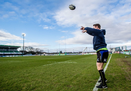 Tom McCartney warms up